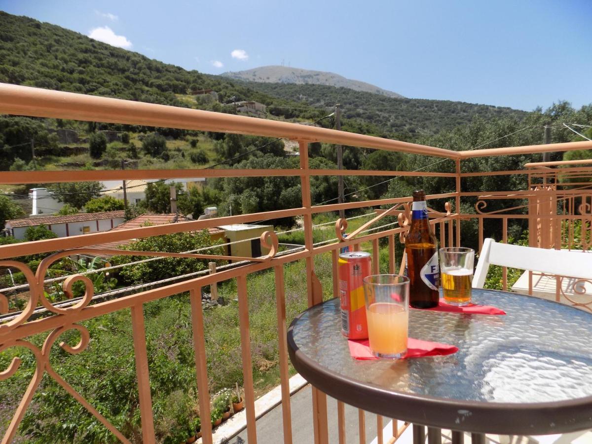 Afrodite Spacious Apartments! Agia Efimia Bagian luar foto