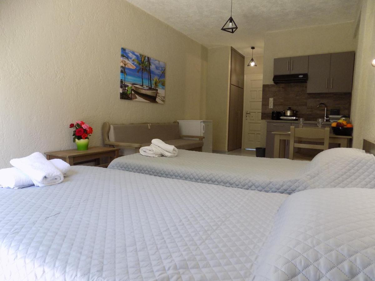 Afrodite Spacious Apartments! Agia Efimia Bagian luar foto