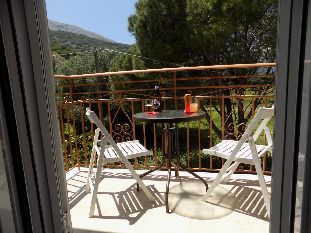 Afrodite Spacious Apartments! Agia Efimia Bagian luar foto