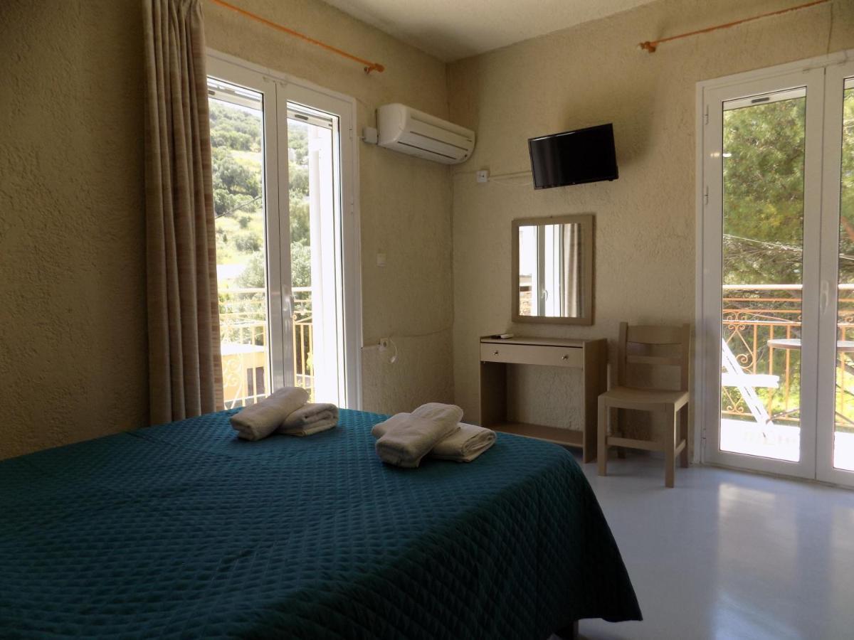 Afrodite Spacious Apartments! Agia Efimia Bagian luar foto