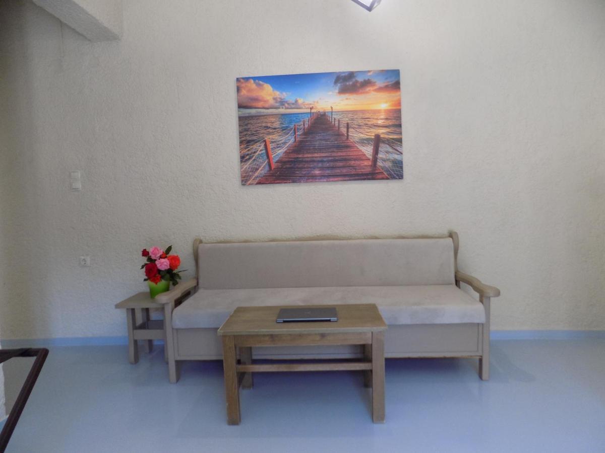 Afrodite Spacious Apartments! Agia Efimia Bagian luar foto