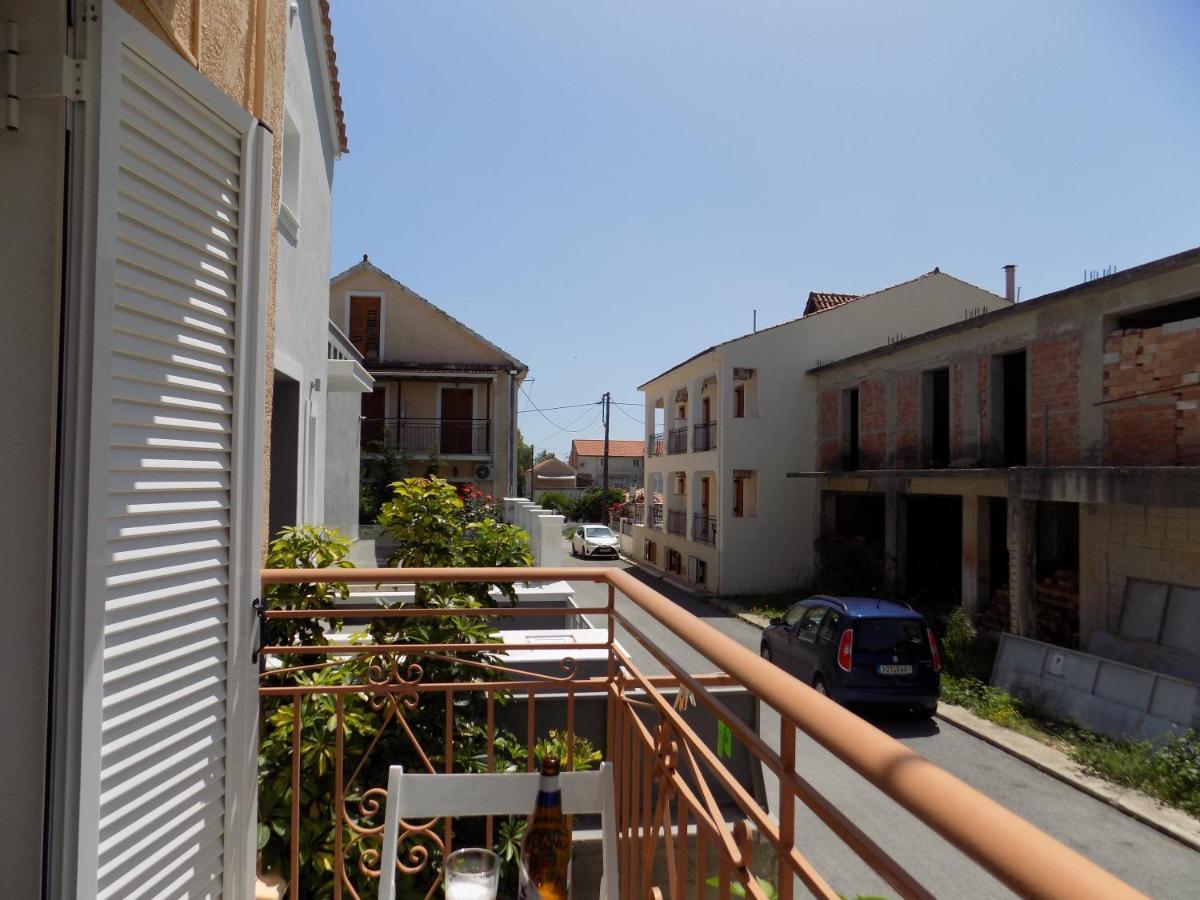 Afrodite Spacious Apartments! Agia Efimia Bagian luar foto