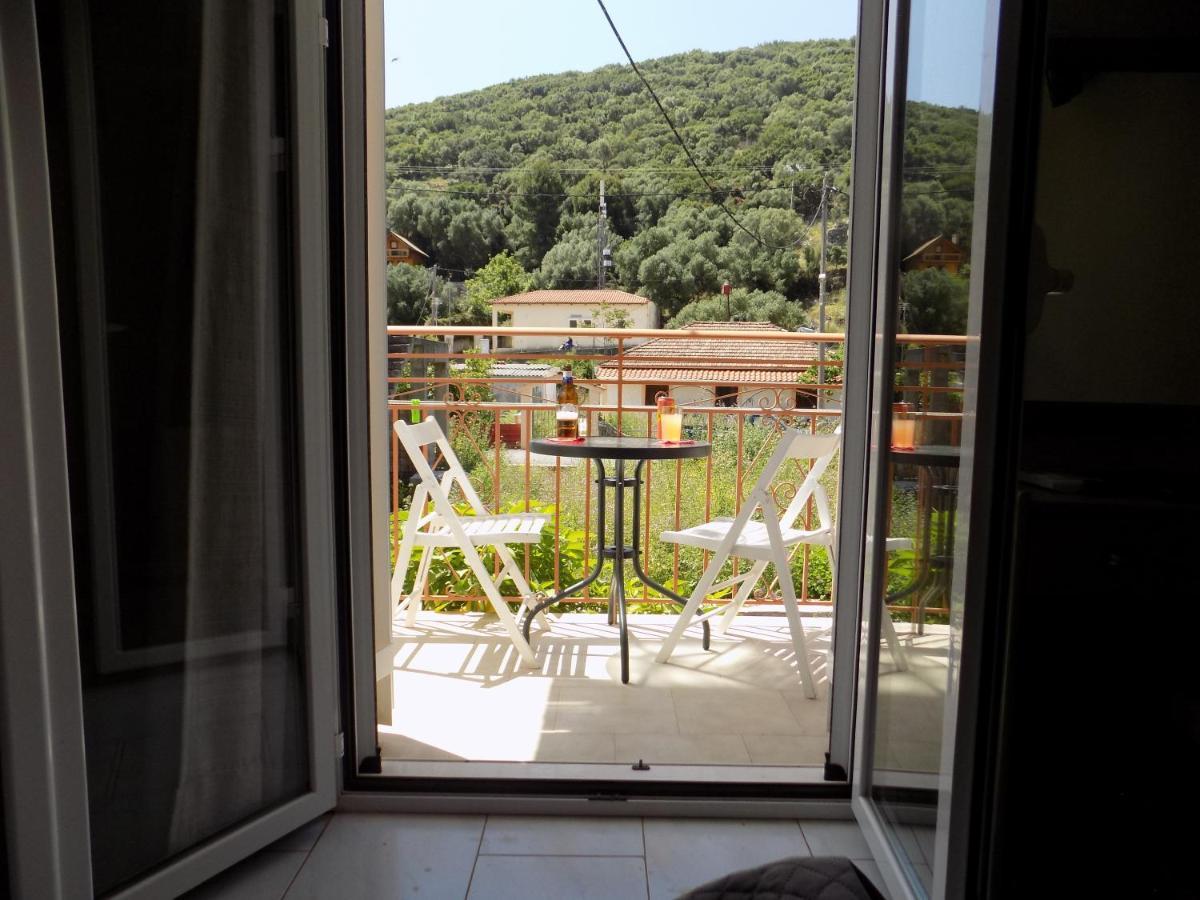 Afrodite Spacious Apartments! Agia Efimia Bagian luar foto