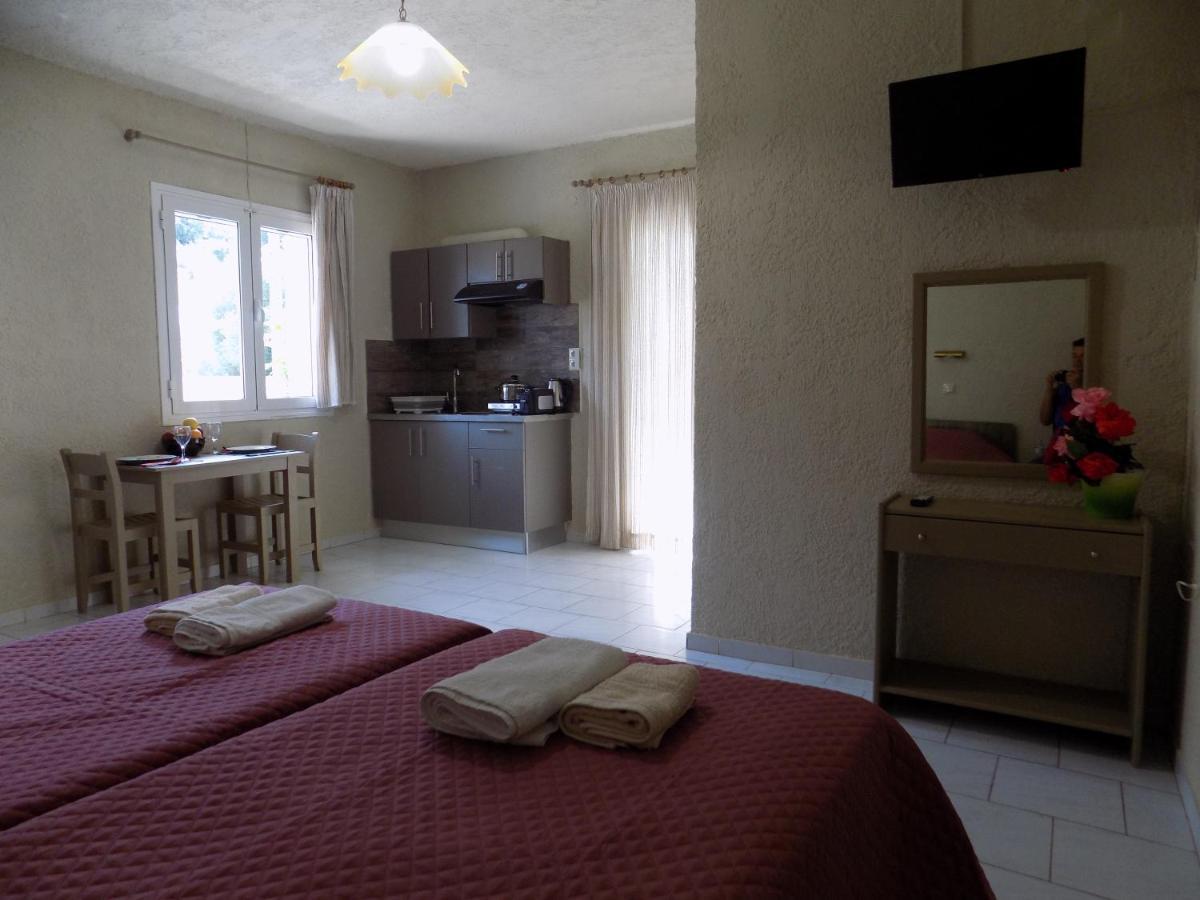 Afrodite Spacious Apartments! Agia Efimia Bagian luar foto