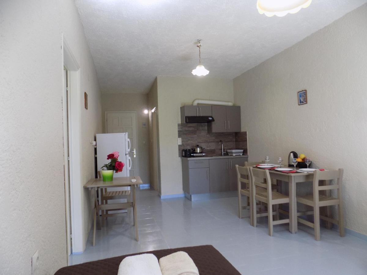 Afrodite Spacious Apartments! Agia Efimia Bagian luar foto